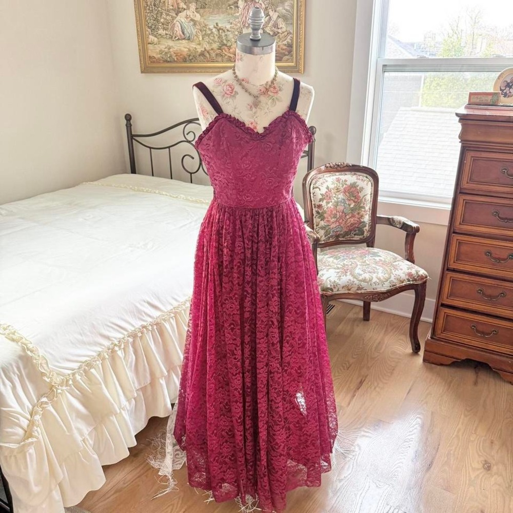 Burgundy lace gown dress Fancy Frocks size 5 magenta lace gown - Picture 1 of 6